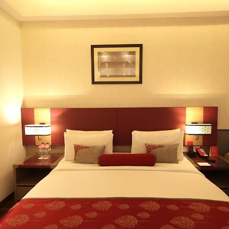 Hotel Ramada Plaza By Wyndham Lucknow Exterior foto
