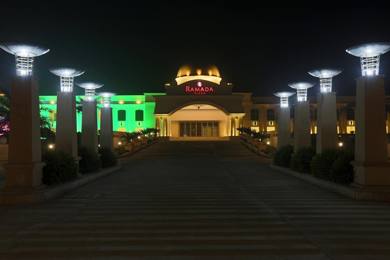 Hotel Ramada Plaza By Wyndham Lucknow Exterior foto