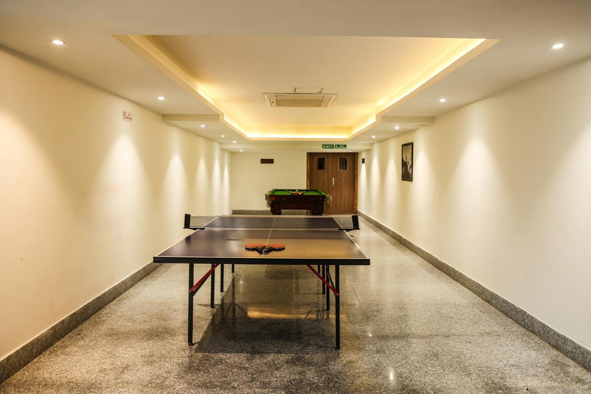 Hotel Ramada Plaza By Wyndham Lucknow Exterior foto