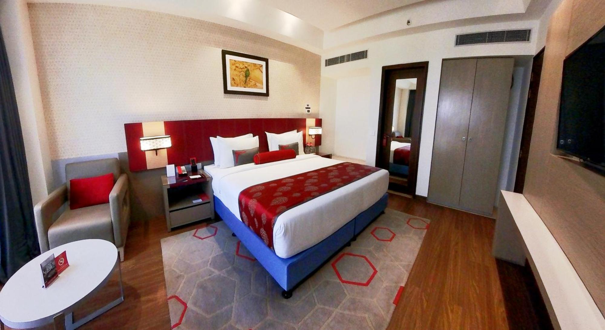 Hotel Ramada Plaza By Wyndham Lucknow Exterior foto