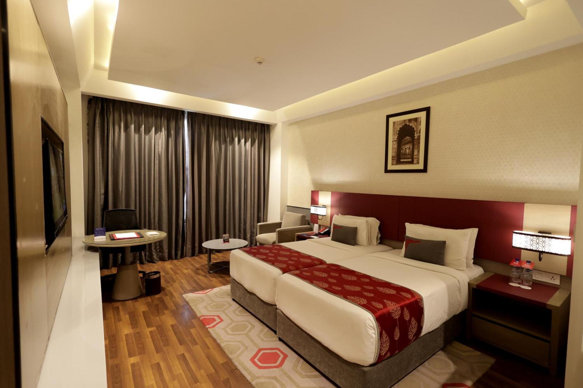 Hotel Ramada Plaza By Wyndham Lucknow Exterior foto