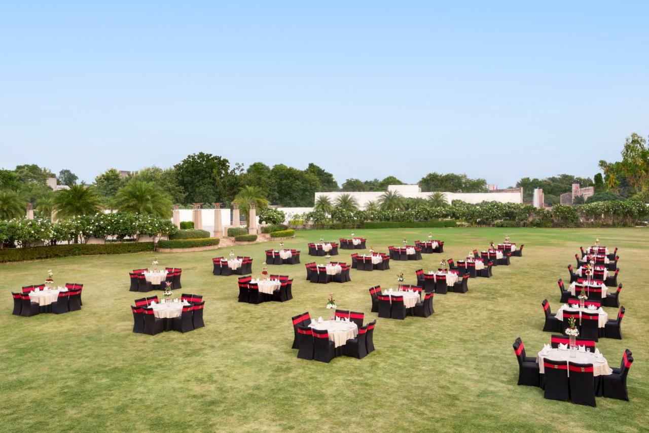 Hotel Ramada Plaza By Wyndham Lucknow Exterior foto